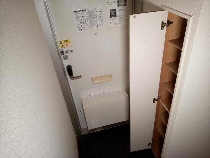 レオパレスエクセル　こくふ 玄関