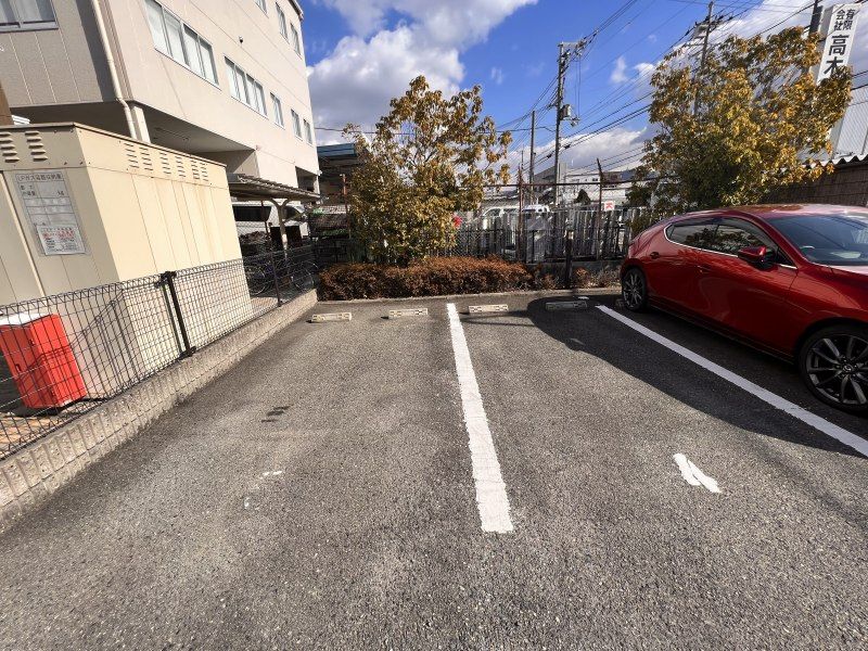 レオパレスビアンコⅢ 駐車場