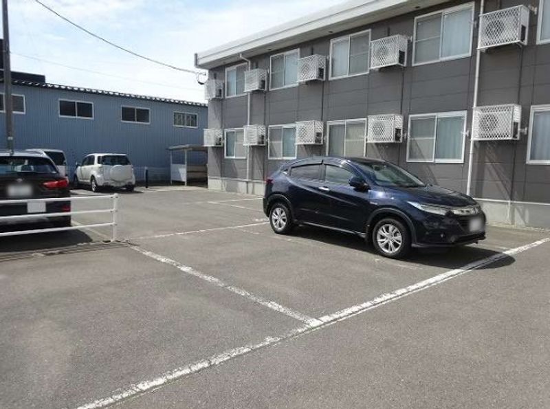 レオパレス泉２ 駐車場