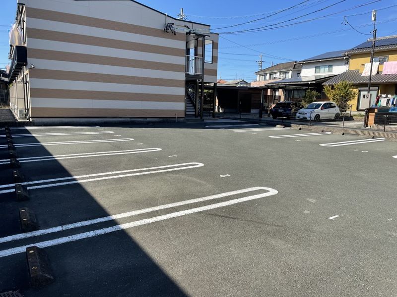 レオパレスピクシス　イワタ 駐車場