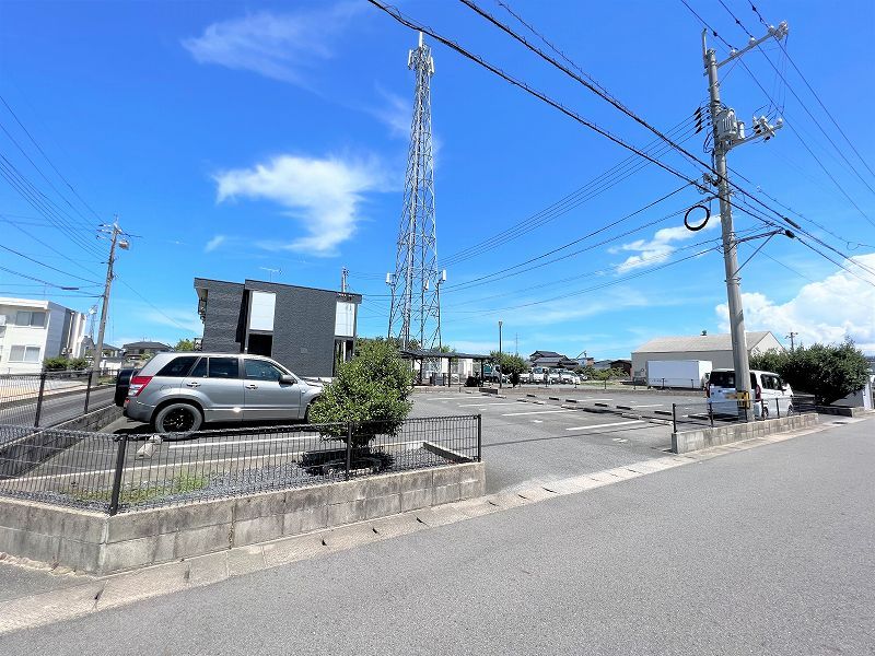 レオパレスラークⅡ 駐車場
