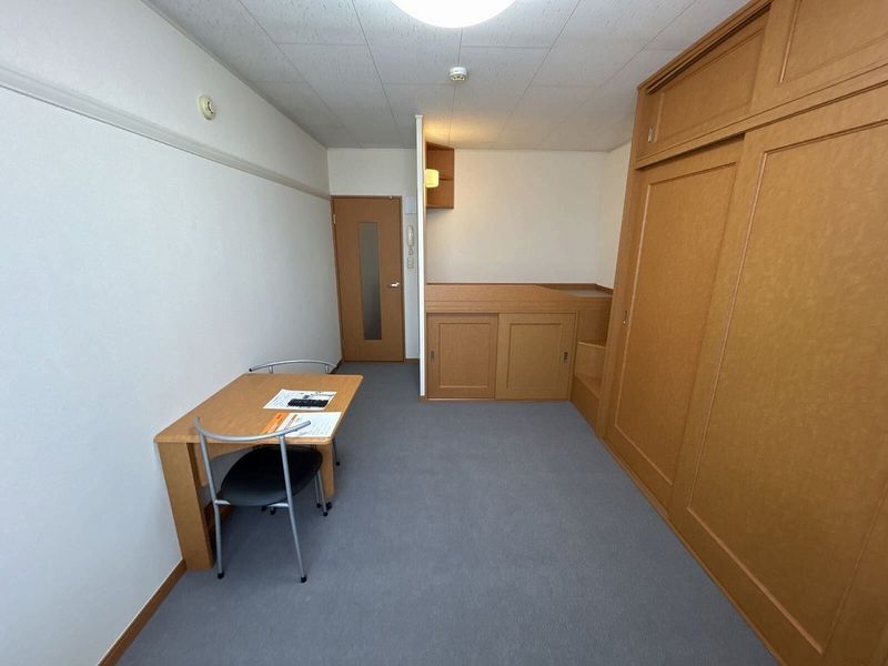 レオパレスプルミエ 居間