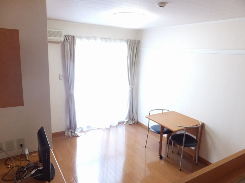 レオパレスダンボ 居間