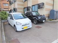 レオパレスリーザ三輪 駐車場