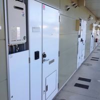 レオパレスロイヤル 玄関