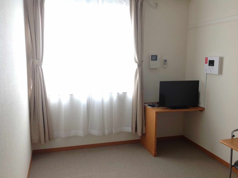 レオパレスフォレスト町田 居間
