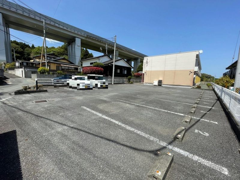 レオパレスアクエリアス 駐車場