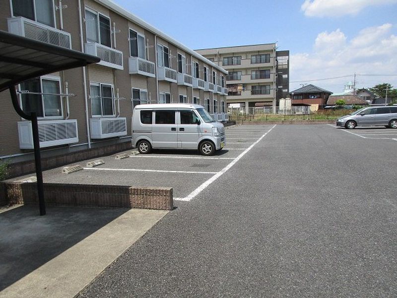 レオパレス丹荘 駐車場