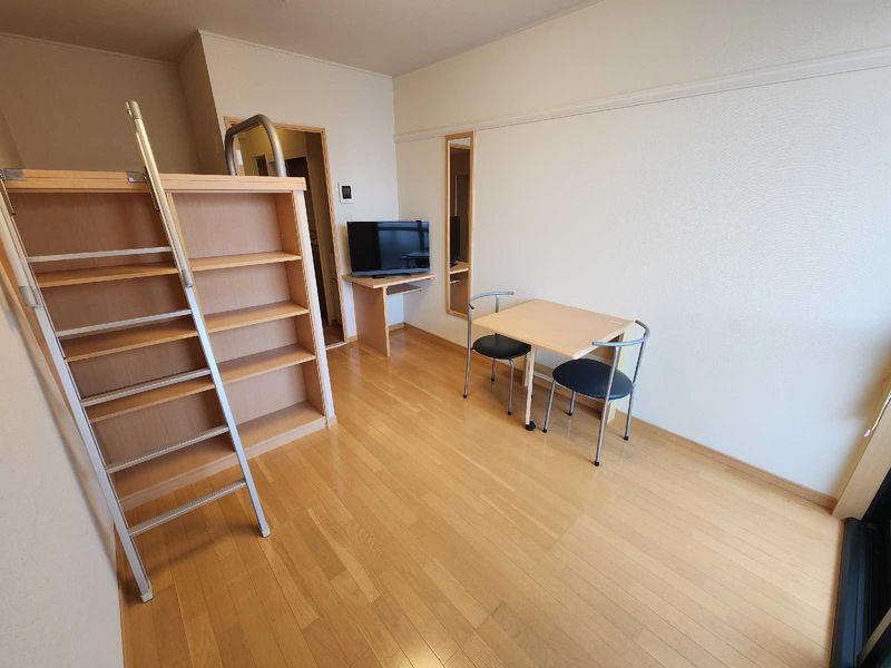 レオパレススカイ 居間