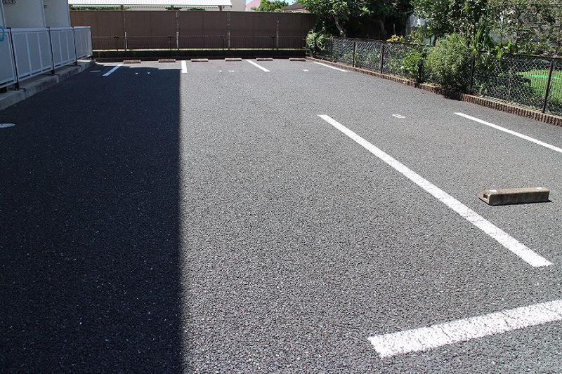 レオパレスワイナーム 駐車場