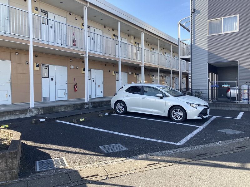 レオパレスルミエールⅢ 駐車場