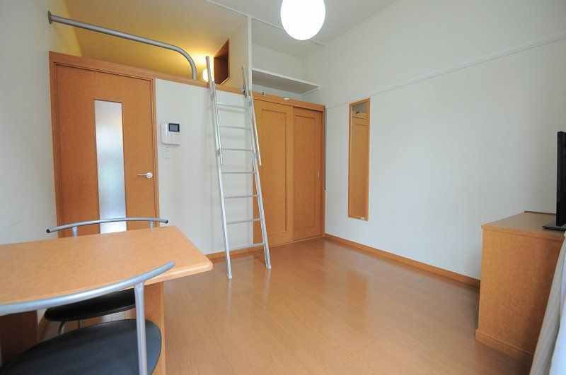 レオパレス通町 居間