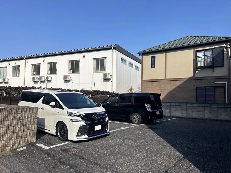 レオパレスラーク 駐車場