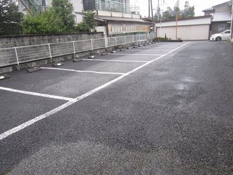 レオパレスソレイユ 駐車場