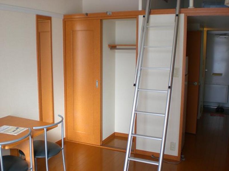 レオパレスフェニックス 居間