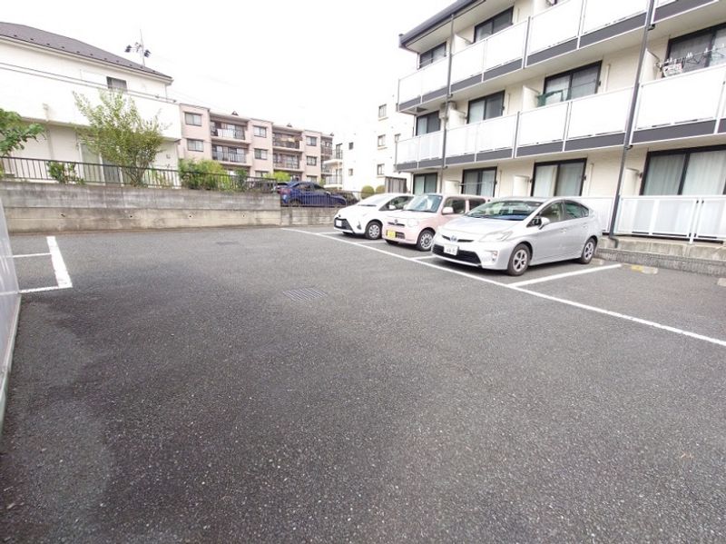 レオパレスピアニシモ 駐車場