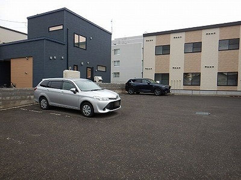 レオパレスデュオ 駐車場