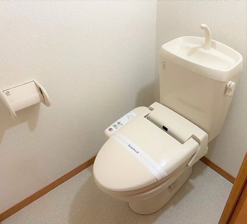 レオパレスリトルマウンティンⅢ トイレ