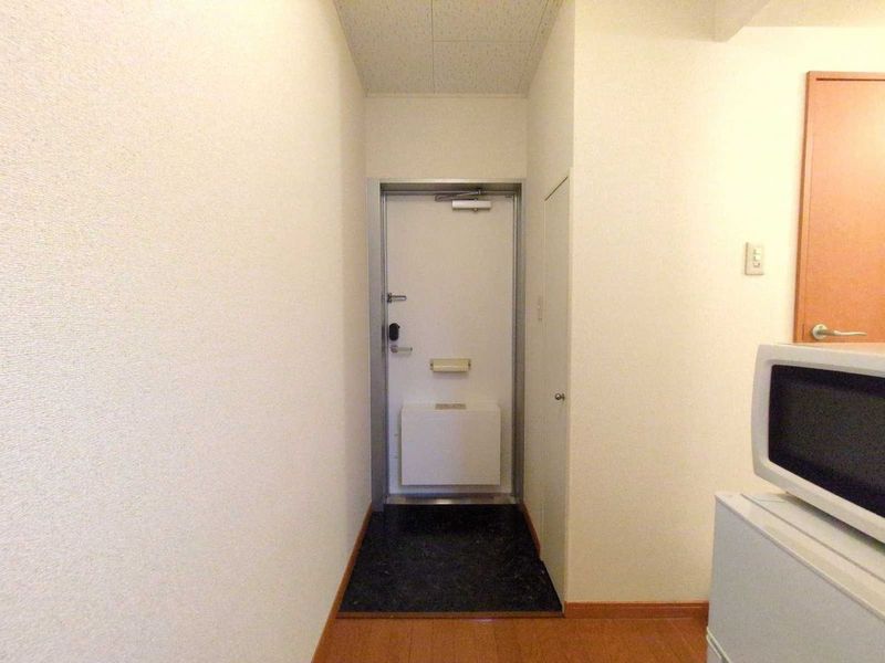 レオパレスくらのまち 玄関