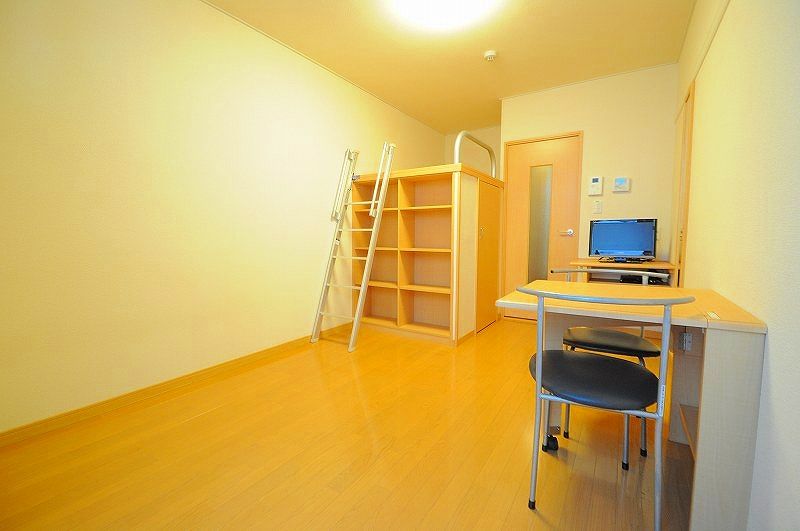 レオパレスアルカディア北矢名 居間