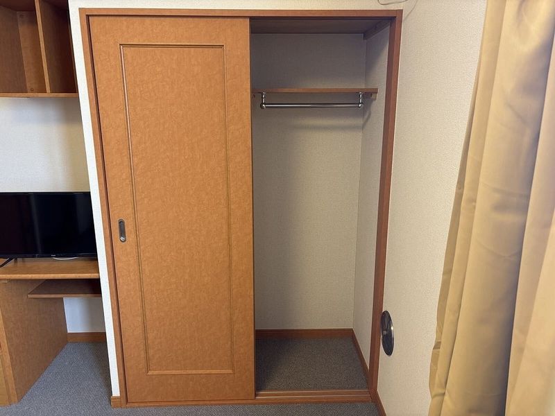 レオパレスプランドール高島 収納