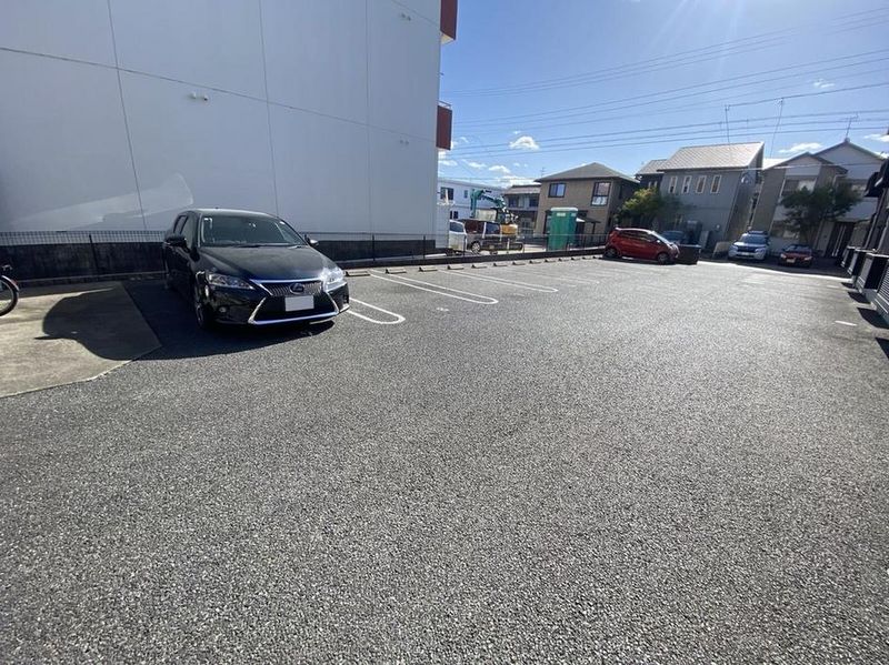 leopalace Les Raisins Parking lot