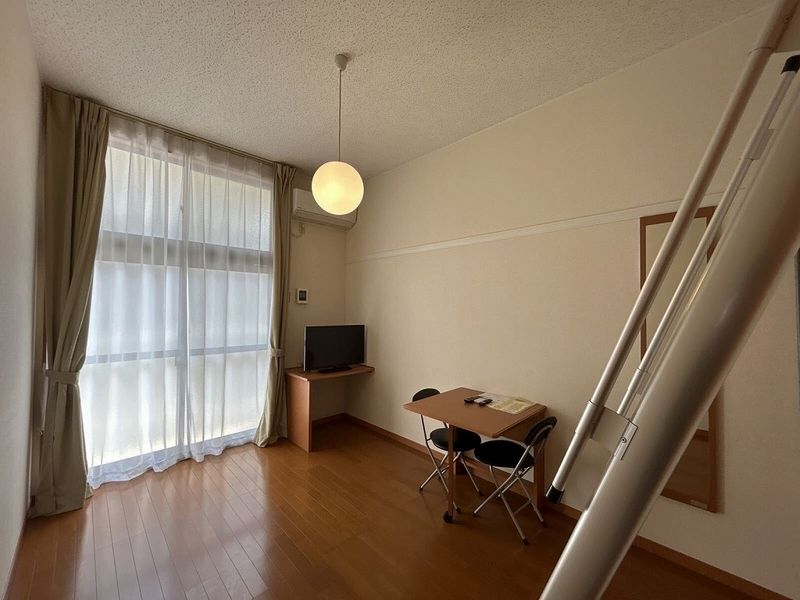 レオパレスＴＭＹ 居間