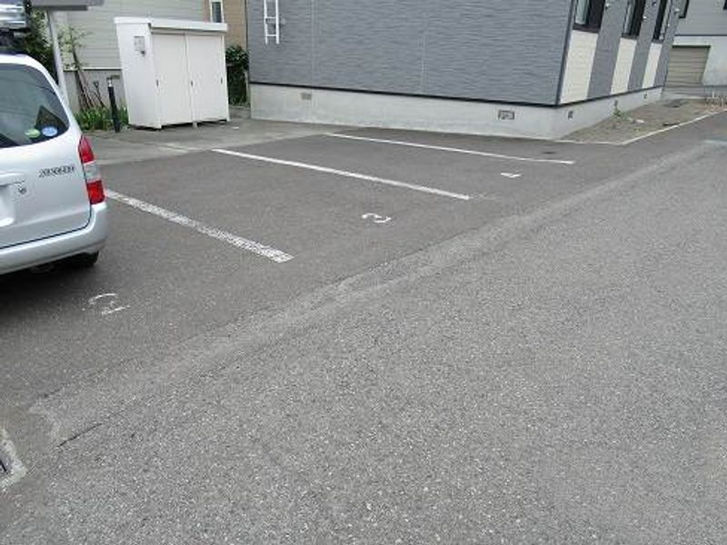 レオパレス札幌Ａ棟 駐車場