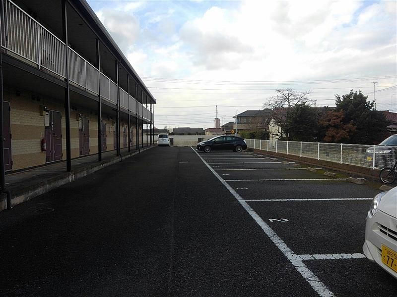 レオパレストーワ 駐車場