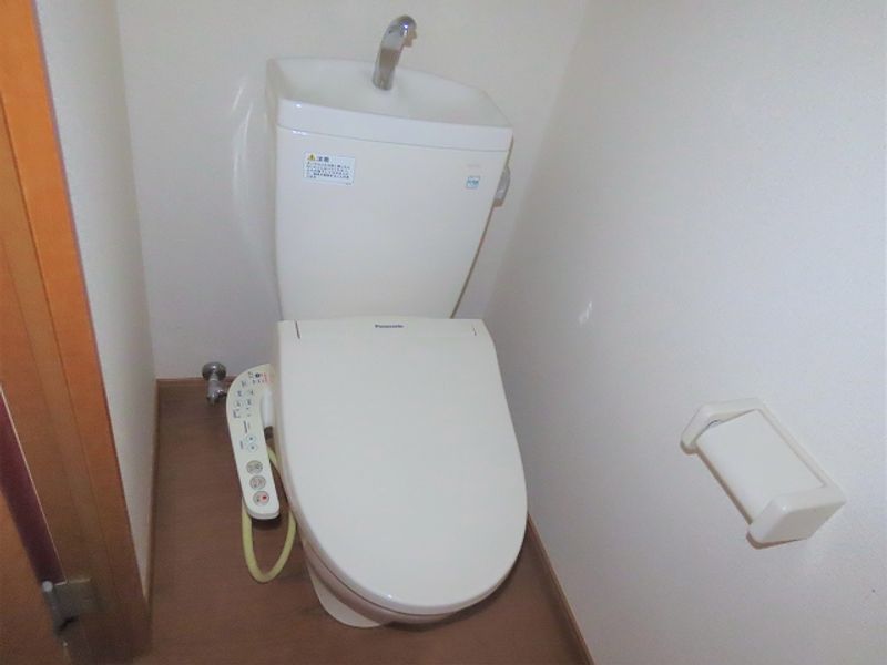 レオパレスＡＶＡＮＺＡＲＥ　Ｋ トイレ