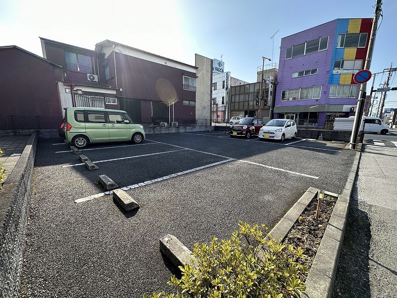レオパレスシャルマン 駐車場