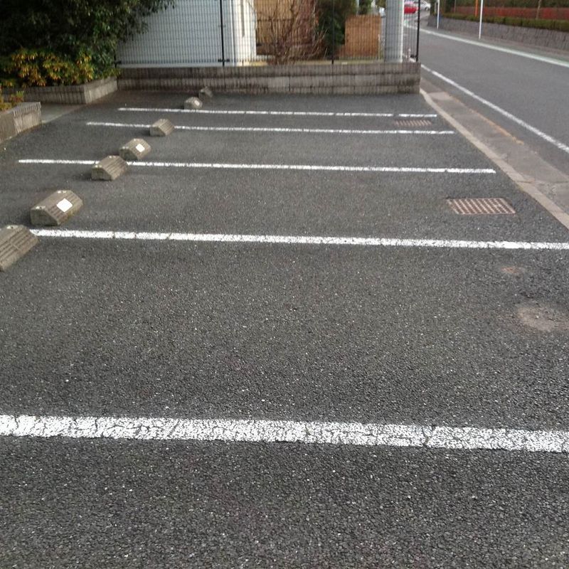 レオパレス綺麗なれいなＢ 駐車場