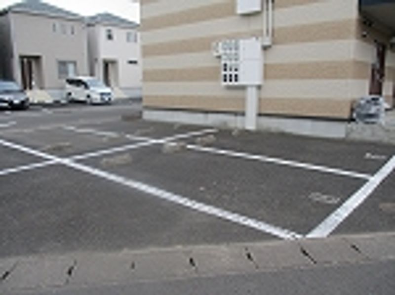 レオパレスＷｉｎｇ福田町 駐車場