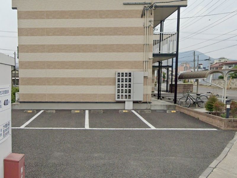 レオパレスデュー 駐車場