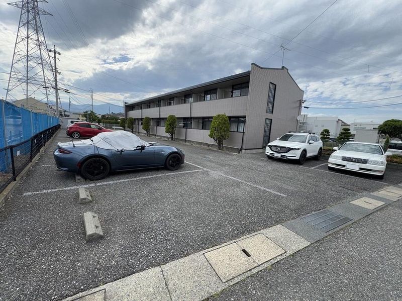 レオパレスハーモニー 駐車場
