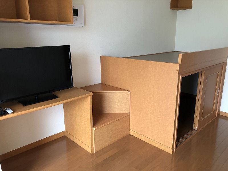 レオパレス八幡 居間