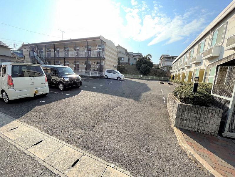 レオパレス芙蓉 駐車場