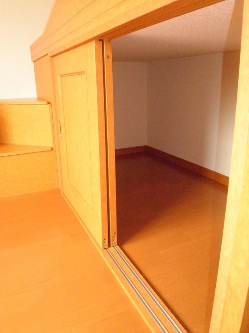 レオパレス泉 収納