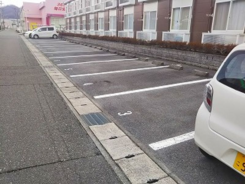 レオパレスエルポルトカーサ 駐車場