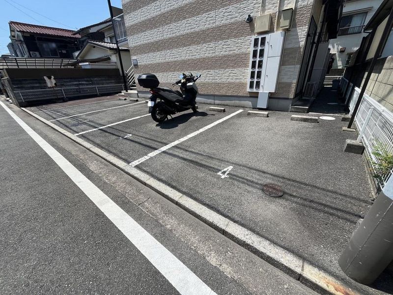 レオパレスさくら 駐車場