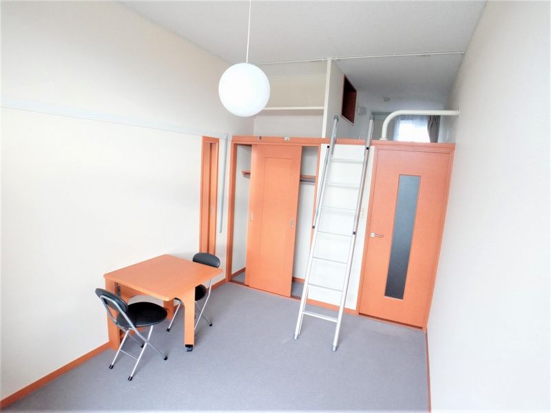 レオパレスグランプラス 居間