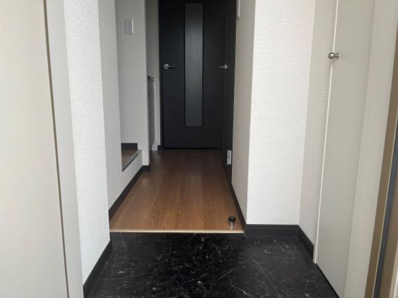 レオパレスコントワール御影石町 玄関
