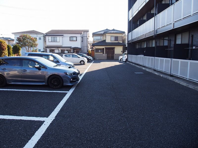 レオパレスメルベーユ 駐車場