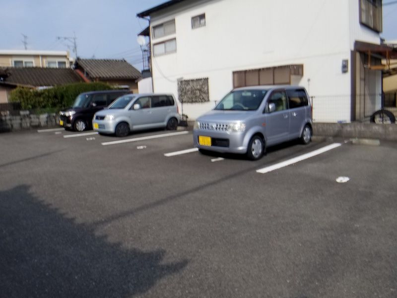 レオパレス神宮の杜 駐車場