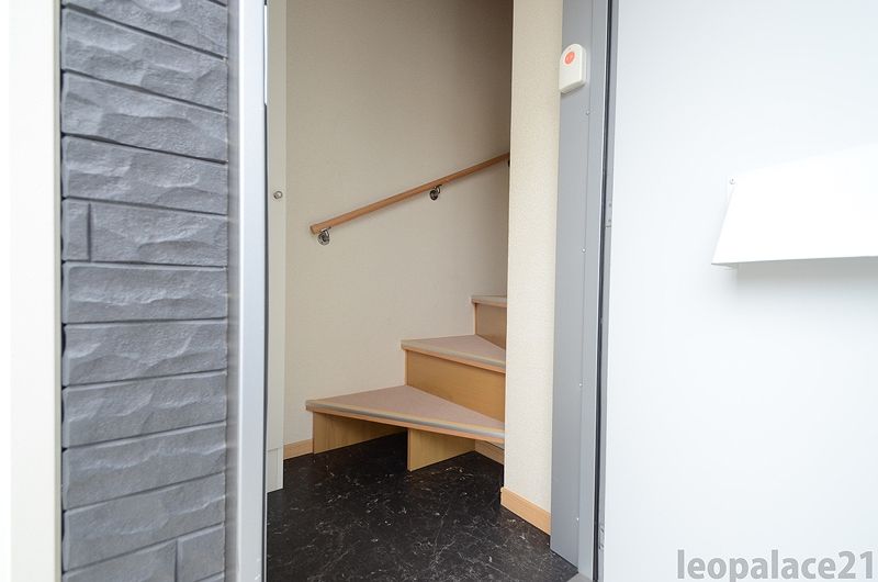 LEONEXT Diana Entrance