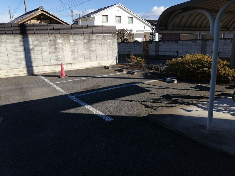 レオパレスＮＩＴＴＡ 駐車場