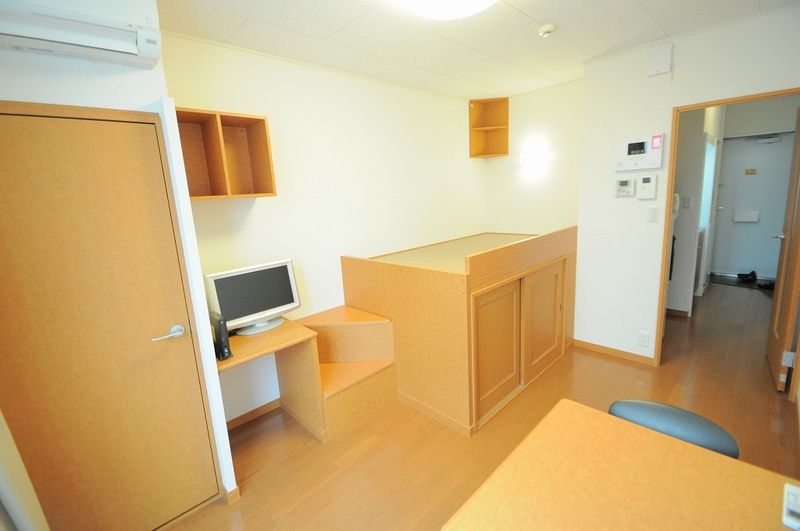 レオパレス森小路 居間
