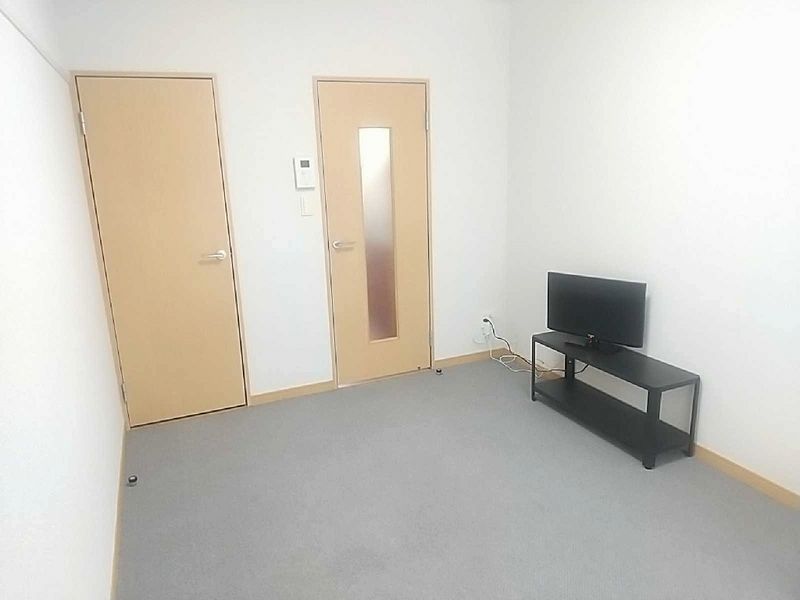 レオパレスパレス中田 居間