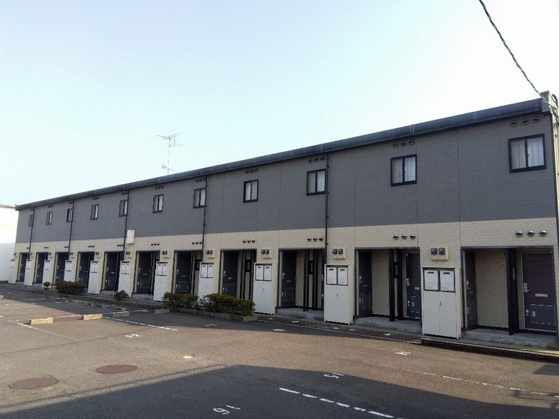 レオパレスカマン　セジュール 外観
