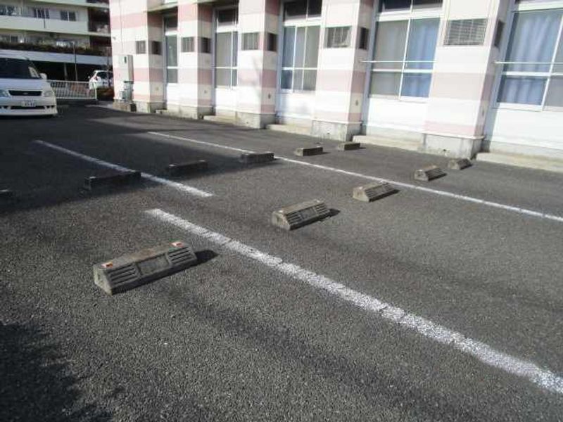 レオパレスステラコート 駐車場